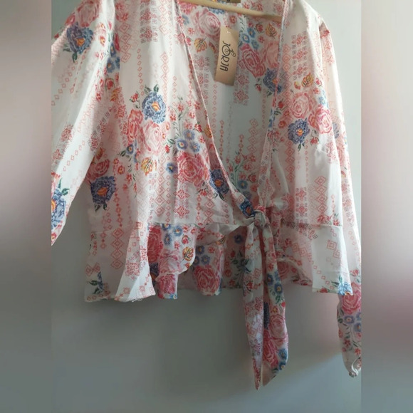 Jorja Floral Wrap Ruffle Hem Blouse plunging neck Elastic Cuffs Whimsical - Picture 3 of 7